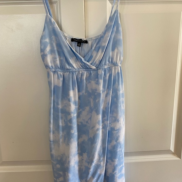 blue and white tie-dye dress from Kendall & Kylie (PacSun) - Picture 4 of 4